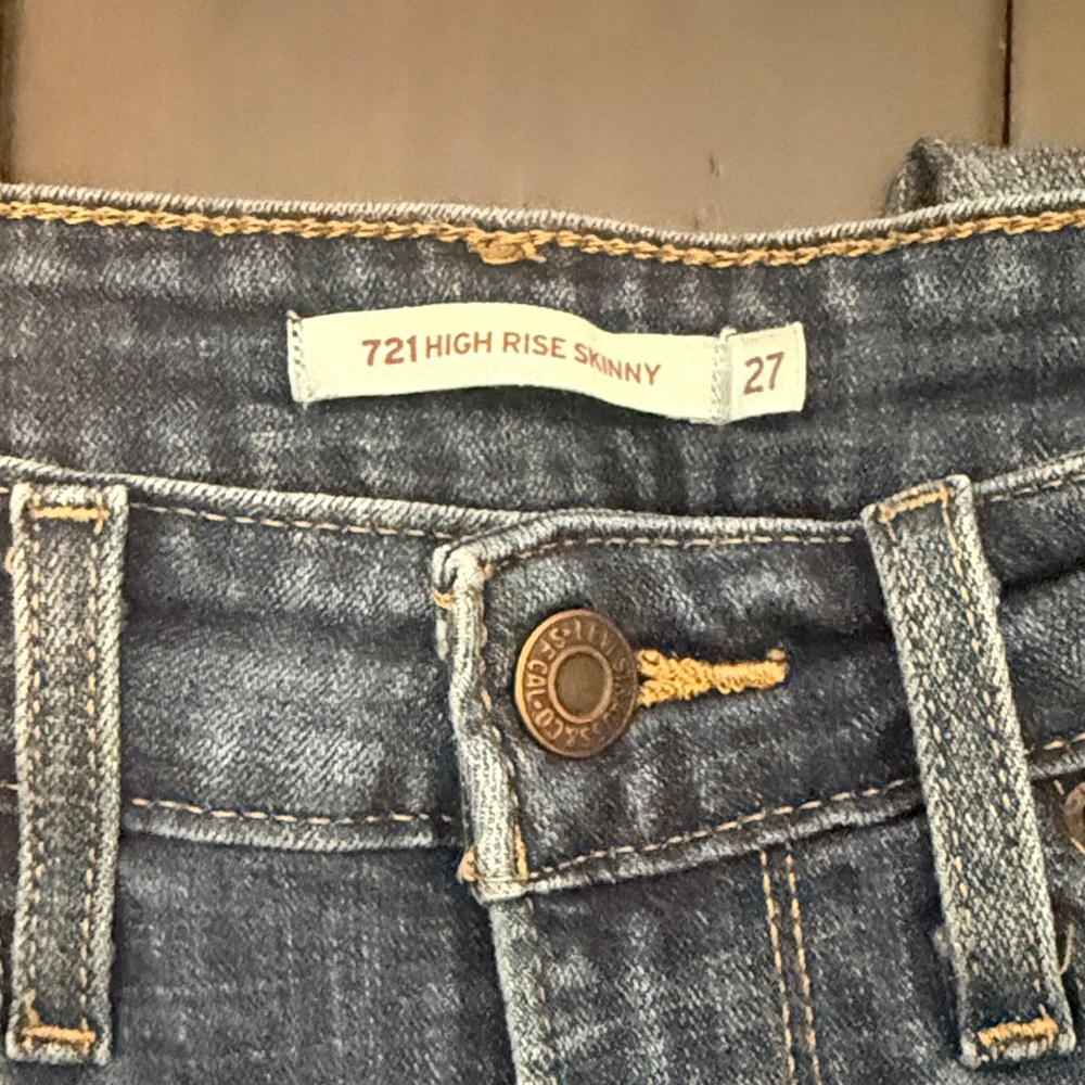 Levi's Women 721 High Rise Skinny  Jeans - Picture 2 of 3